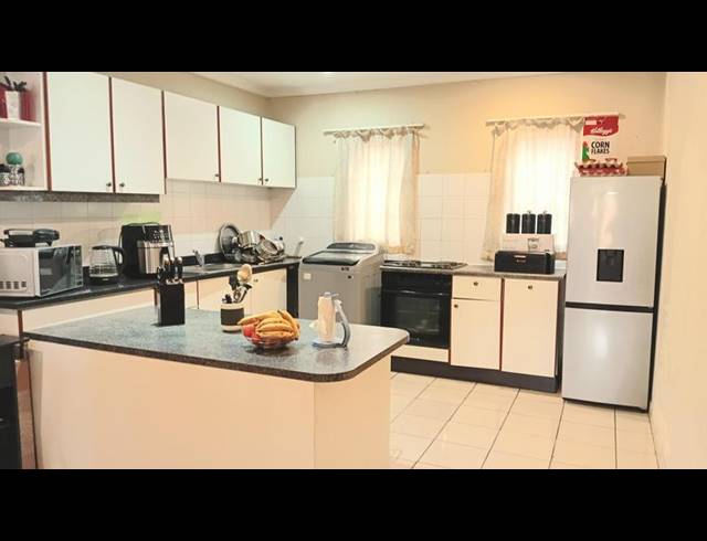 2 BEDROOM PROPERTY TO RENT IN LOMBARDY EAST